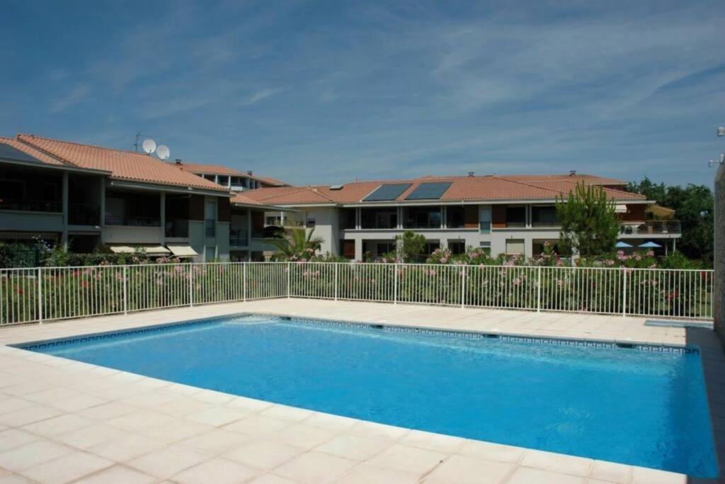 Апартаменты Votre Sejour Cosy A Frejus! Экстерьер фото