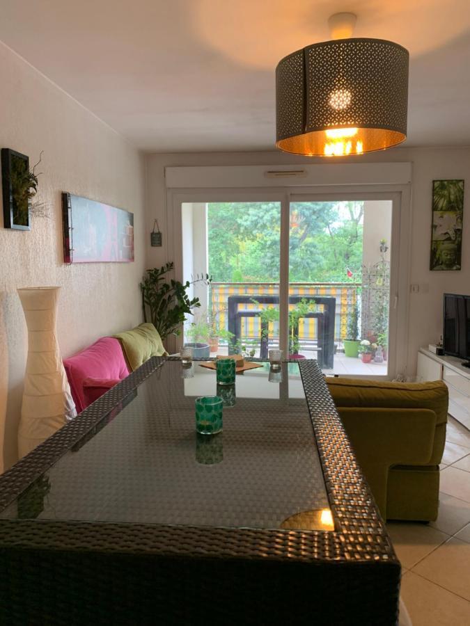 Апартаменты Votre Sejour Cosy A Frejus! Экстерьер фото